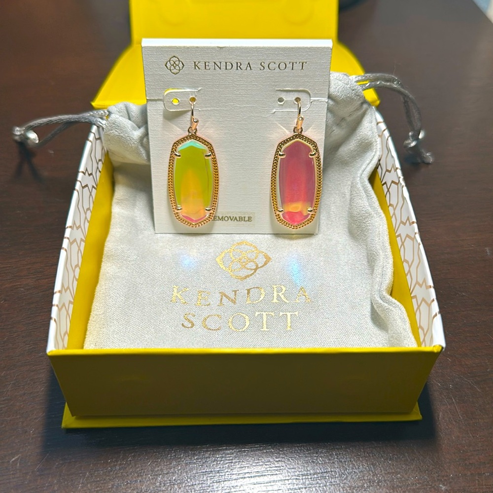 Kendra Scott Elle Rose Gold Drop Earrings in
Dichroic Glass